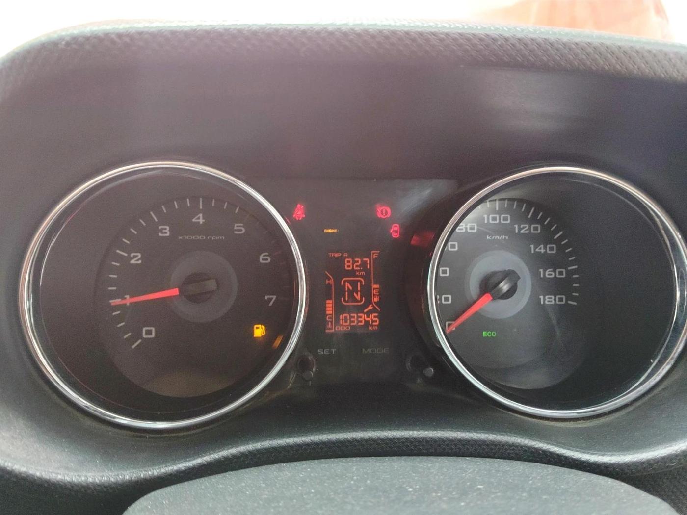 2018 Mahindra TUV300 T10, Diesel, Manual, 1,03,345 km, interior