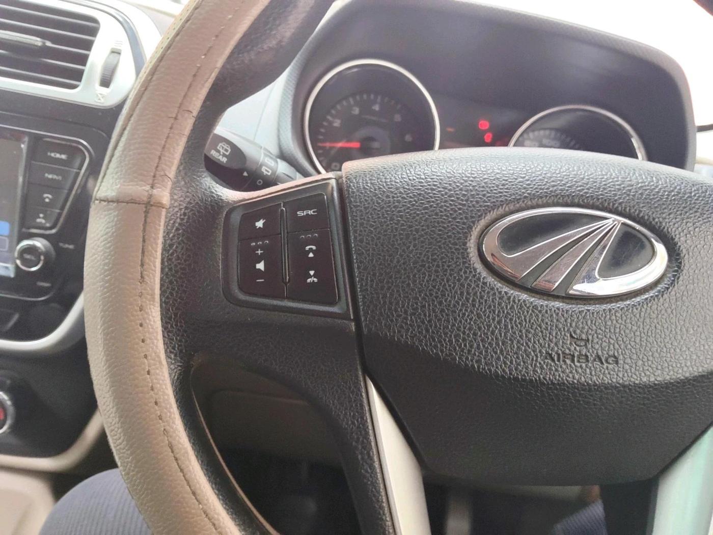2018 Mahindra TUV300 T10, Diesel, Manual, 1,03,345 km, interior