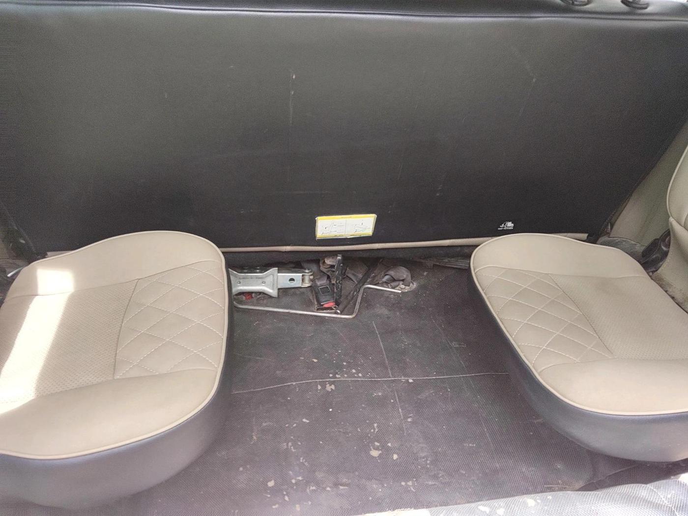 2018 Mahindra TUV300 T10, Diesel, Manual, 1,03,345 km, interior