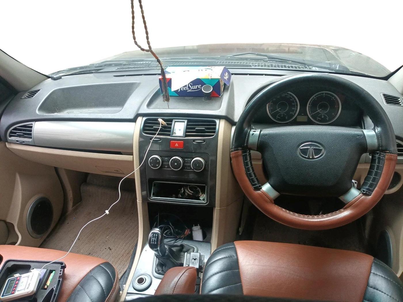 2013 Tata Safari Storme 2.2 EX 4X2, Diesel, Manual, 1,87,349 km, interior