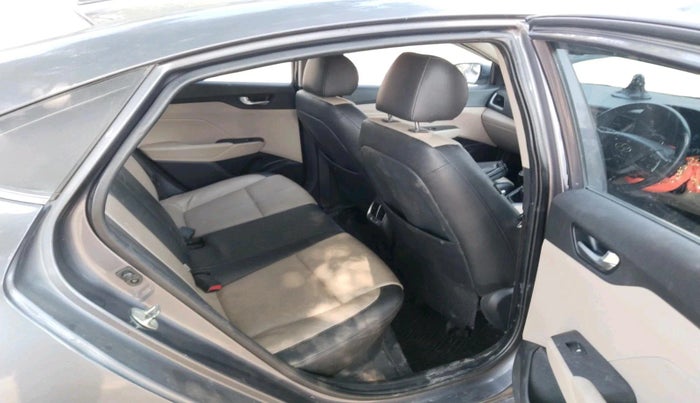 2018 Hyundai Verna 1.6 SX (O) CRDI MT, Diesel, Manual, 1,04,975 km, interior