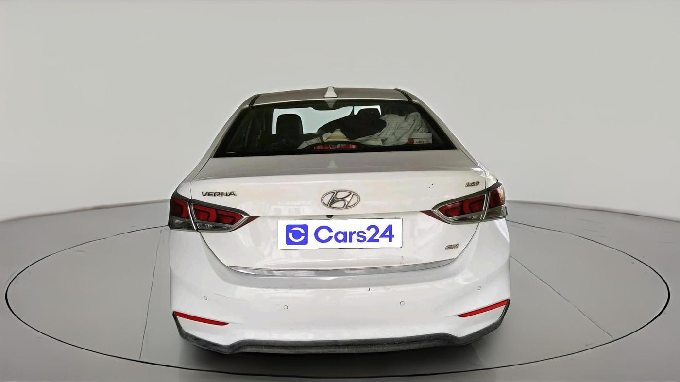 2018 Hyundai Verna 1.6 CRDI SX, Diesel, Manual, 1,65,595 km, exterior