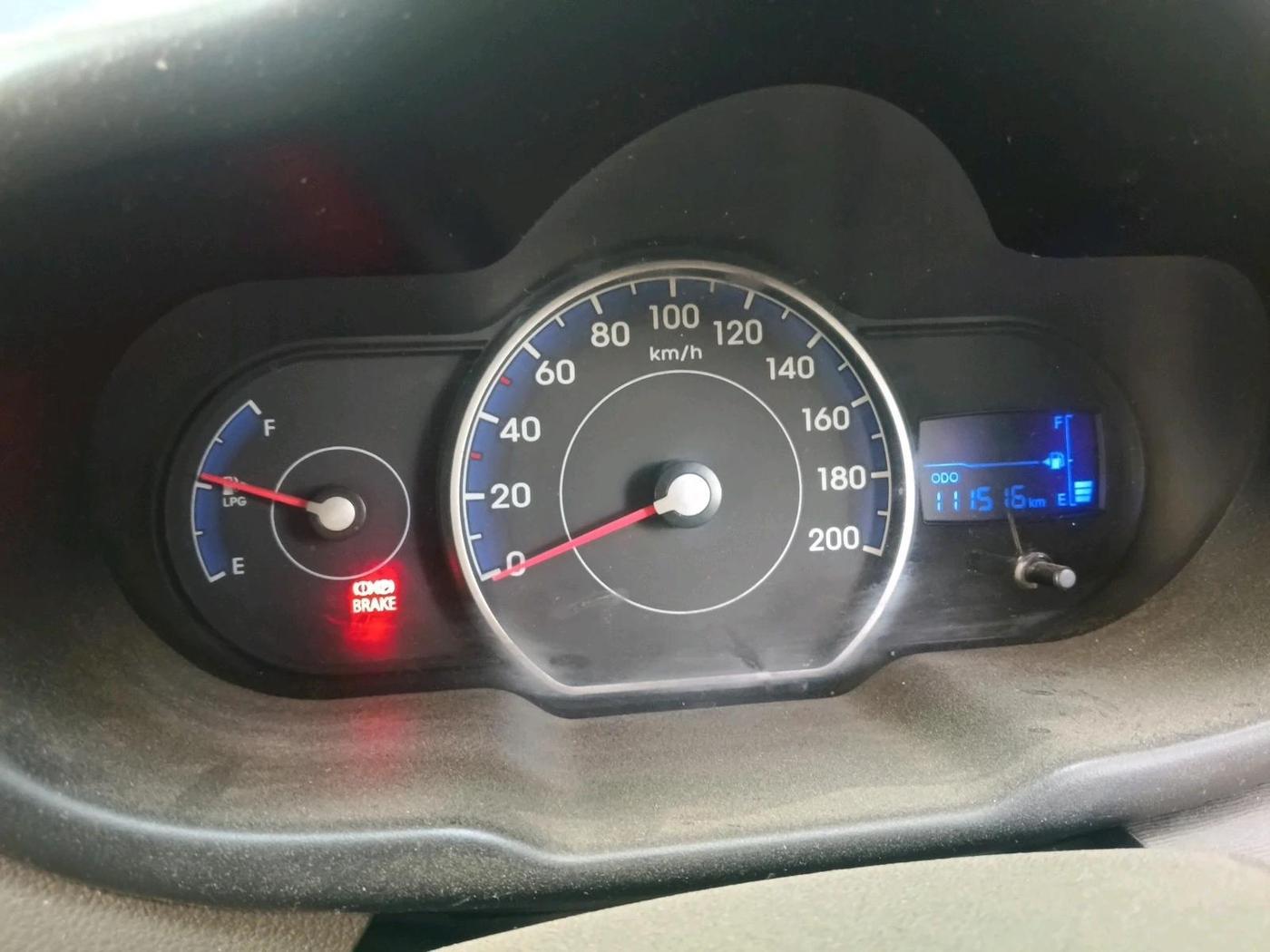 2014 Hyundai i10 SPORTZ 1.1 LPG, Petrol, Manual, 1,11,516 km, interior