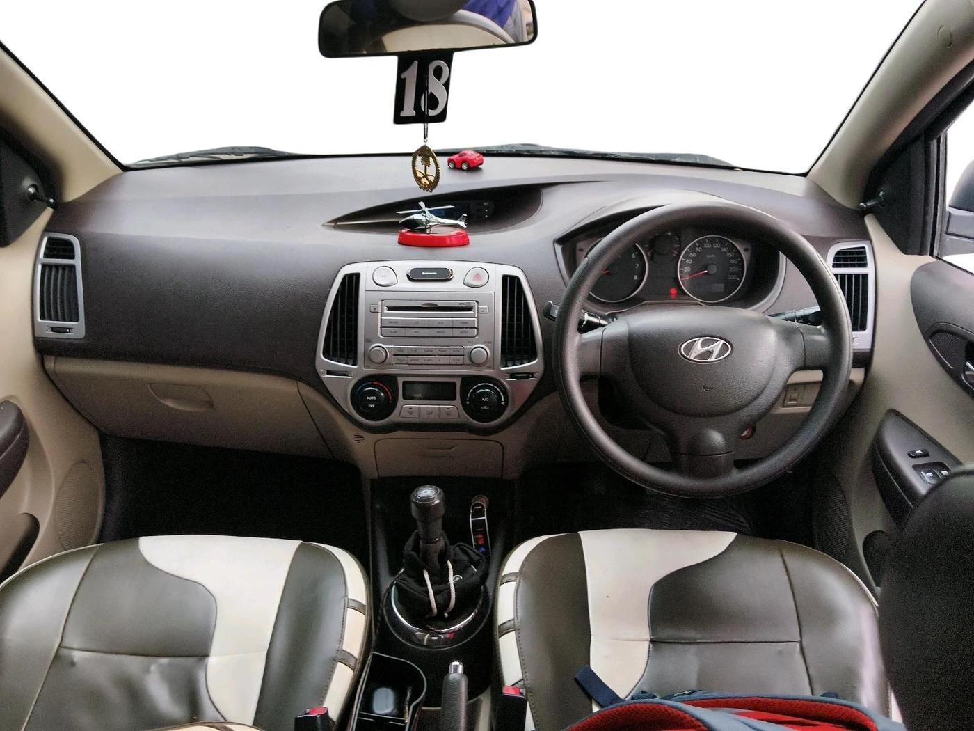 2012 Hyundai i20 MAGNA 1.2, Petrol, Manual, 1,29,240 km, interior