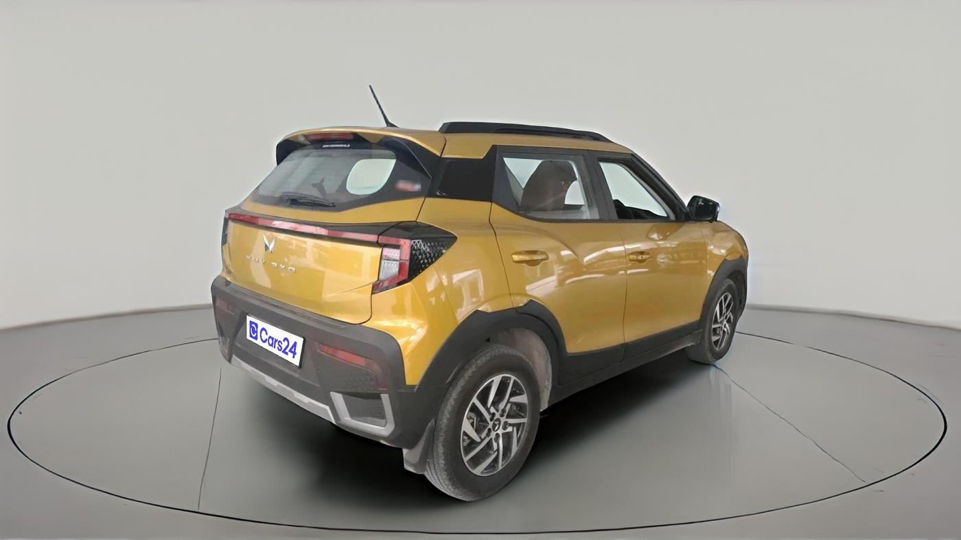 2024 Mahindra XUV 3XO AX5L 1.2 TGDi AT, Petrol, Automatic, 23,116 km, exterior