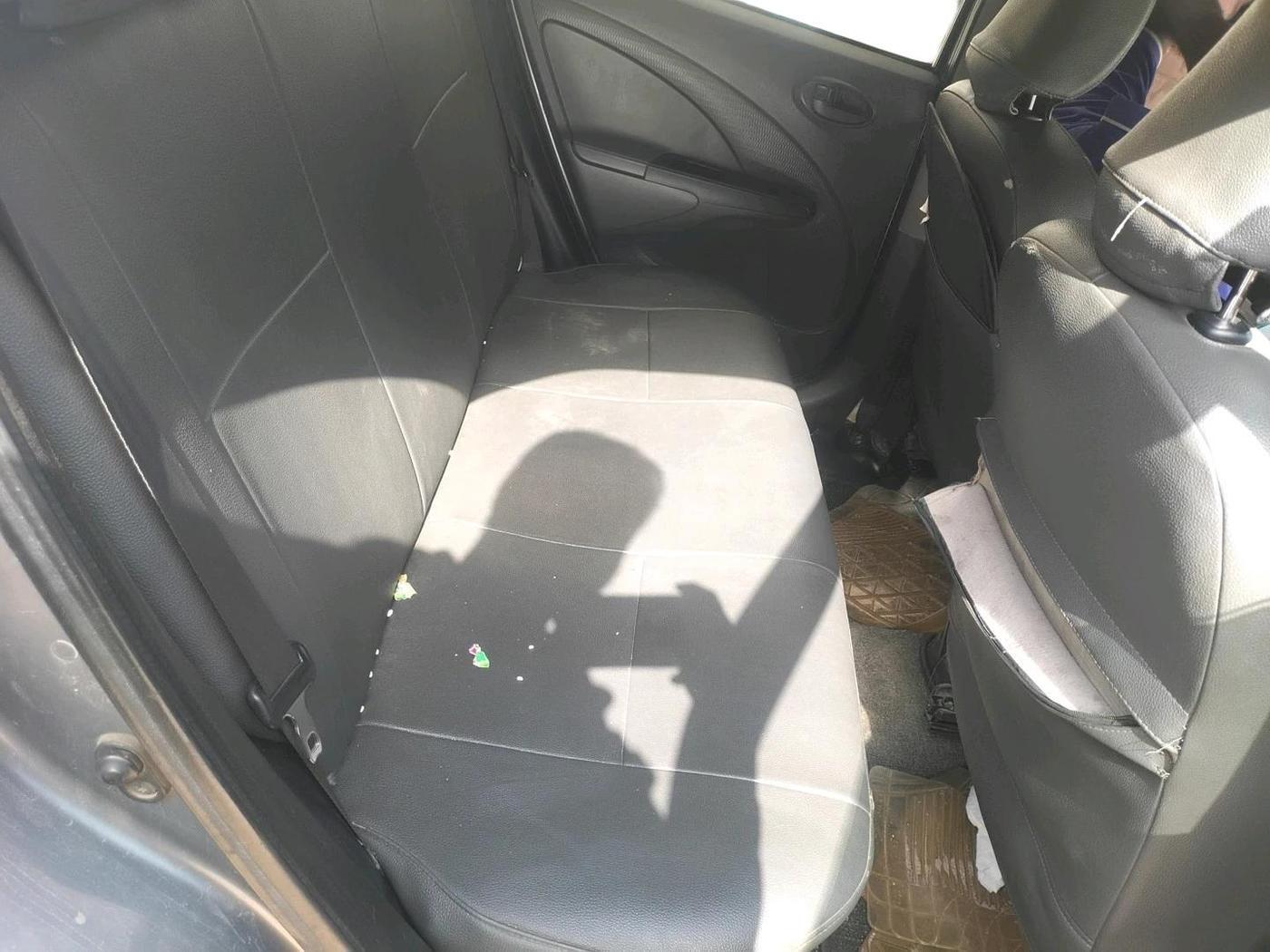 2013 Toyota Etios Liva G, Petrol, Manual, 1,07,593 km, interior