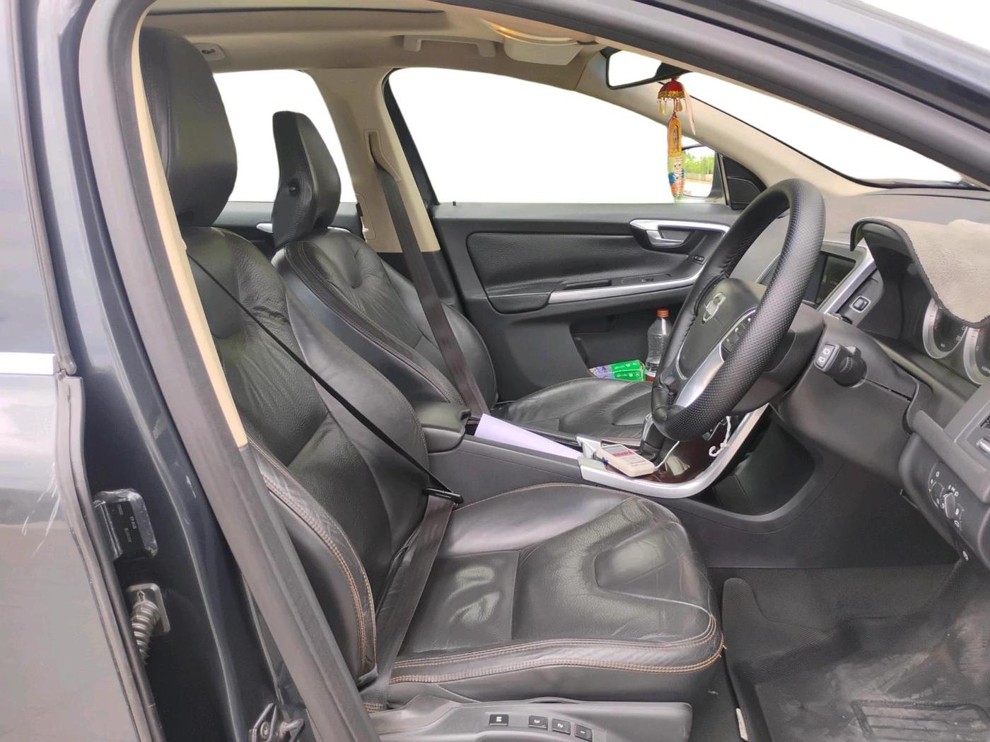 2012 Volvo XC 60 D4 SUMMUM, Diesel, Automatic, 1,51,581 km, interior
