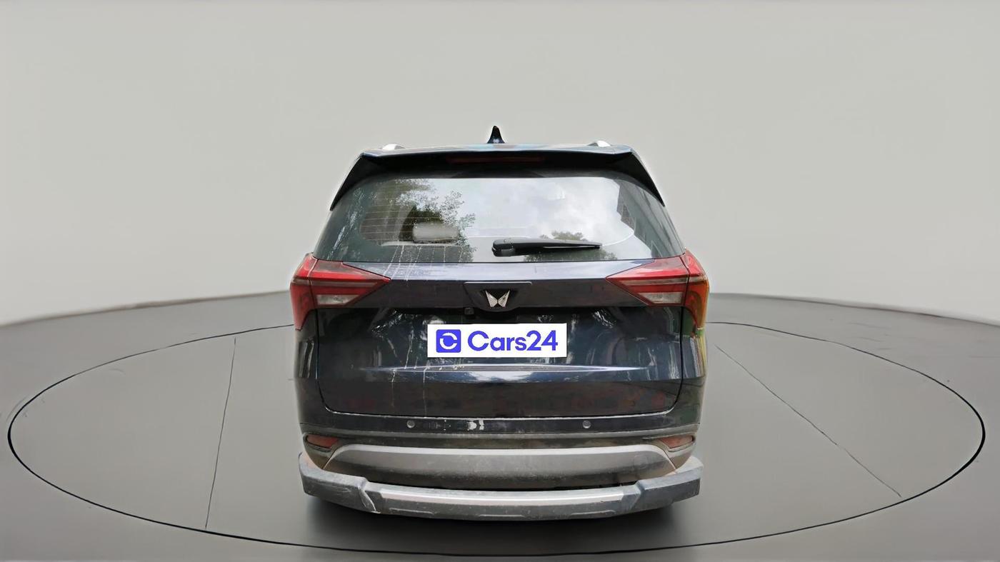 2025 Mahindra XUV700 AX 7 Luxury Pack D AT 6 STR, Diesel, Automatic, 15,289 km, exterior