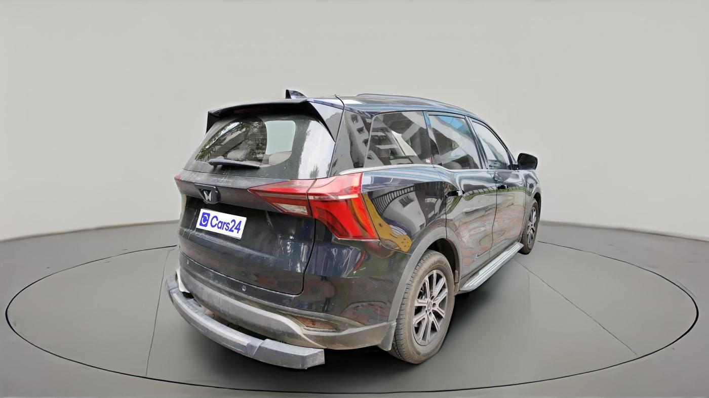 2025 Mahindra XUV700 AX 7 Luxury Pack D AT 6 STR, Diesel, Automatic, 15,289 km, exterior