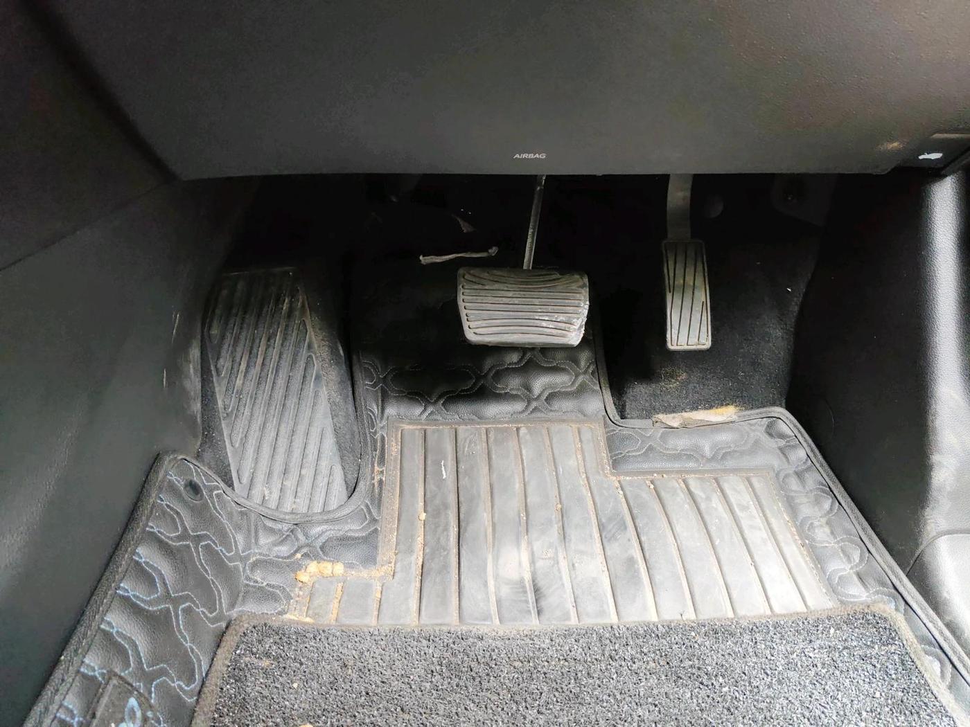 2025 Mahindra XUV700 AX 7 Luxury Pack D AT 6 STR, Diesel, Automatic, 15,289 km, interior