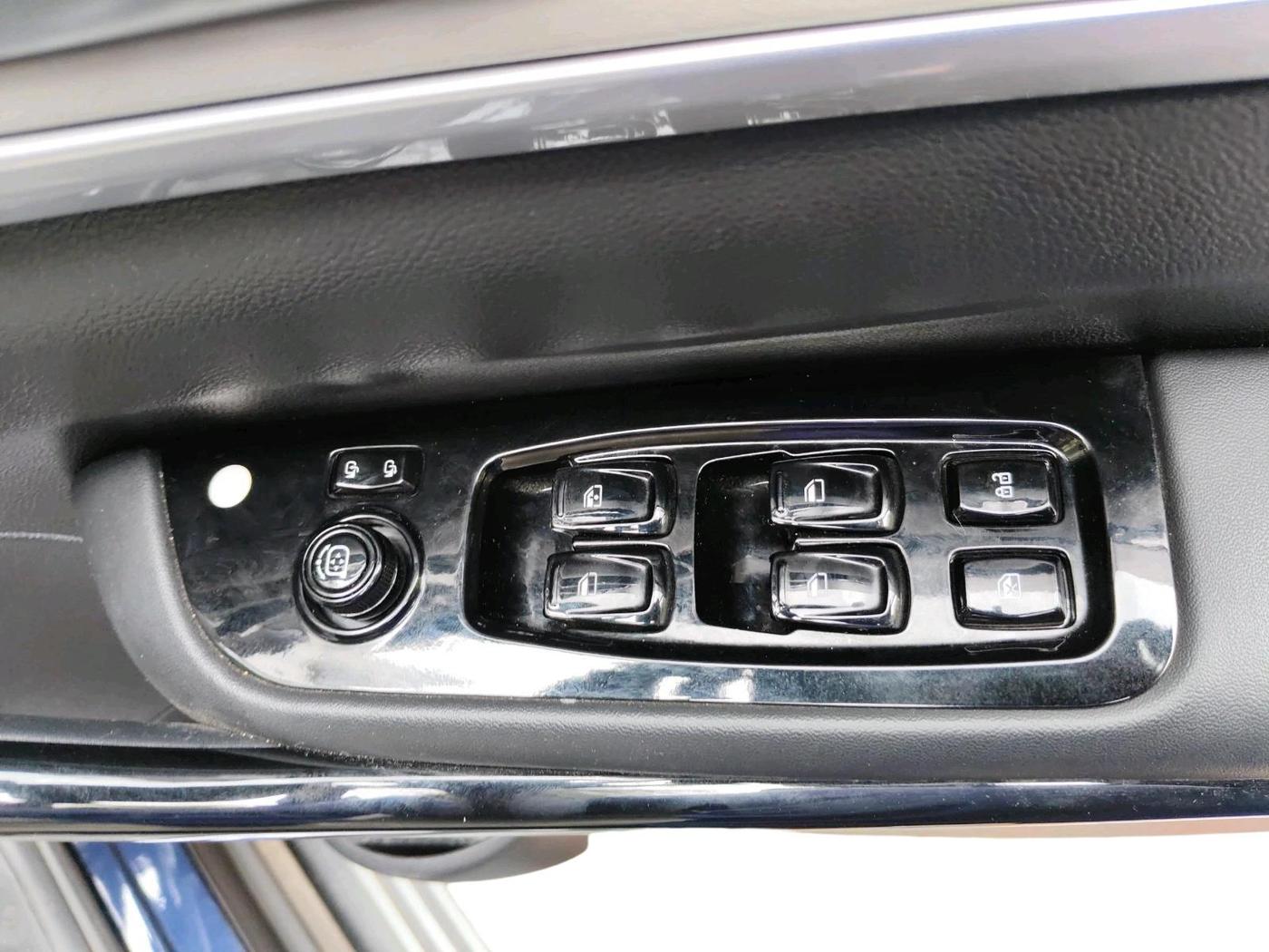 2025 Mahindra XUV700 AX 7 Luxury Pack D AT 6 STR, Diesel, Automatic, 15,289 km, interior