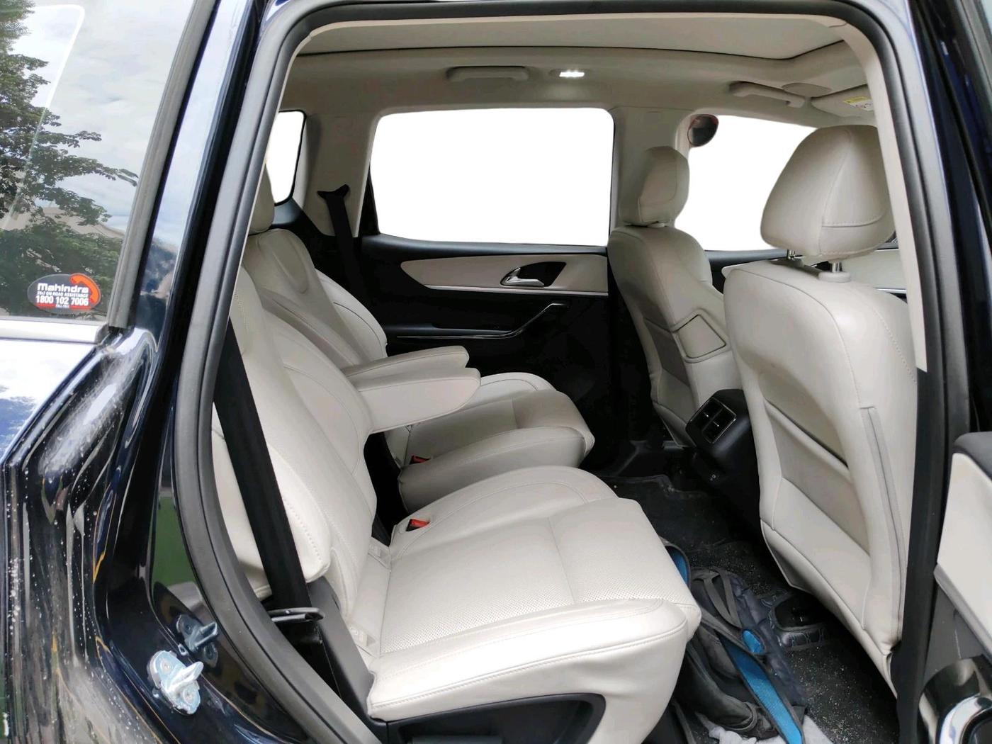 2025 Mahindra XUV700 AX 7 Luxury Pack D AT 6 STR, Diesel, Automatic, 15,289 km, interior