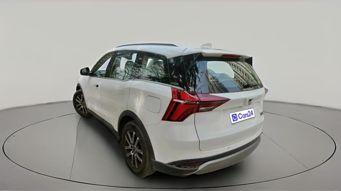2021 Mahindra XUV700 AX 7 P AT 7 STR, Petrol, Automatic, 32,510 km, exterior