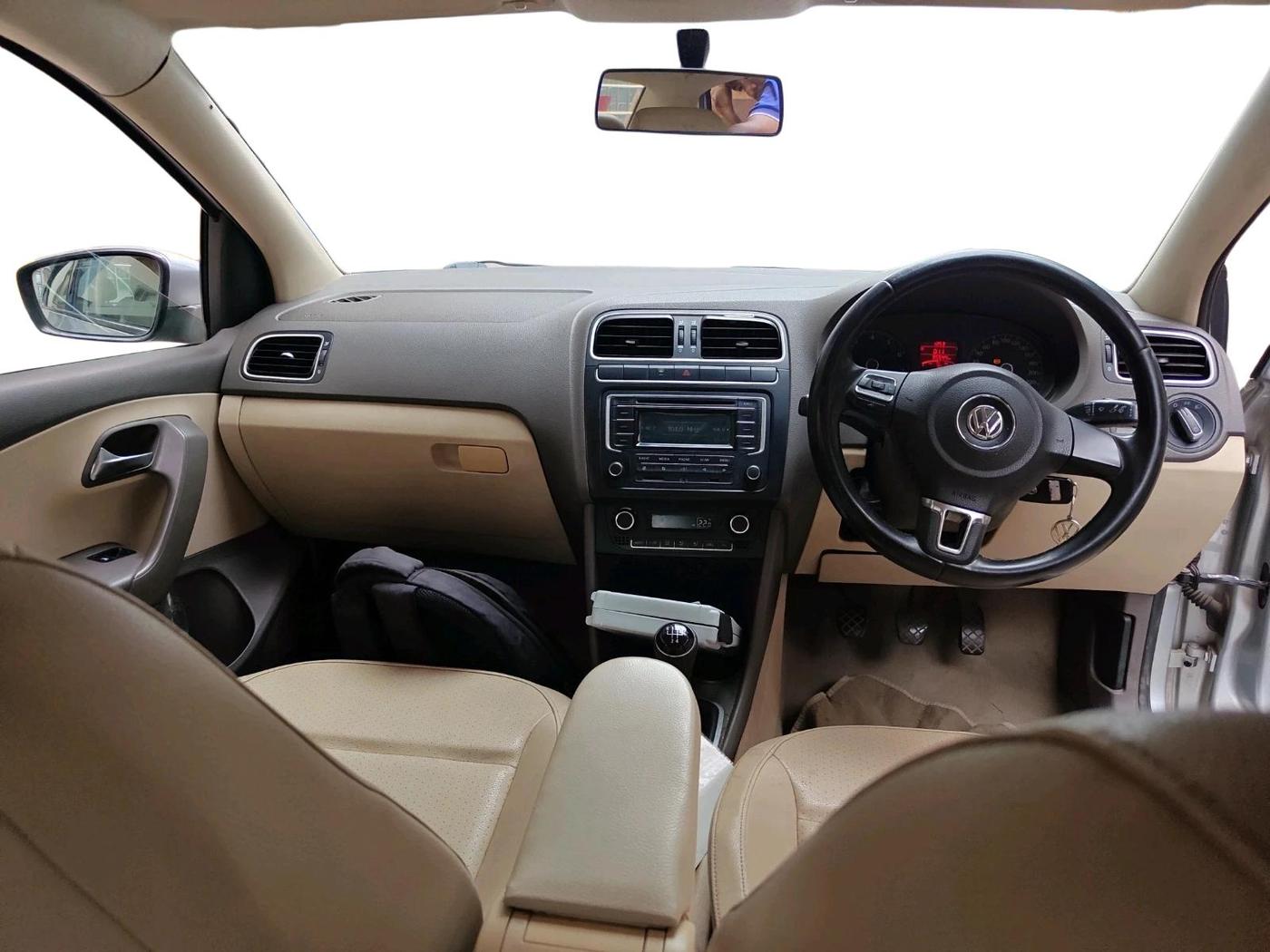 2013 Volkswagen Vento HIGHLINE 1.6 MPI, Petrol, Manual, 95,544 km, interior