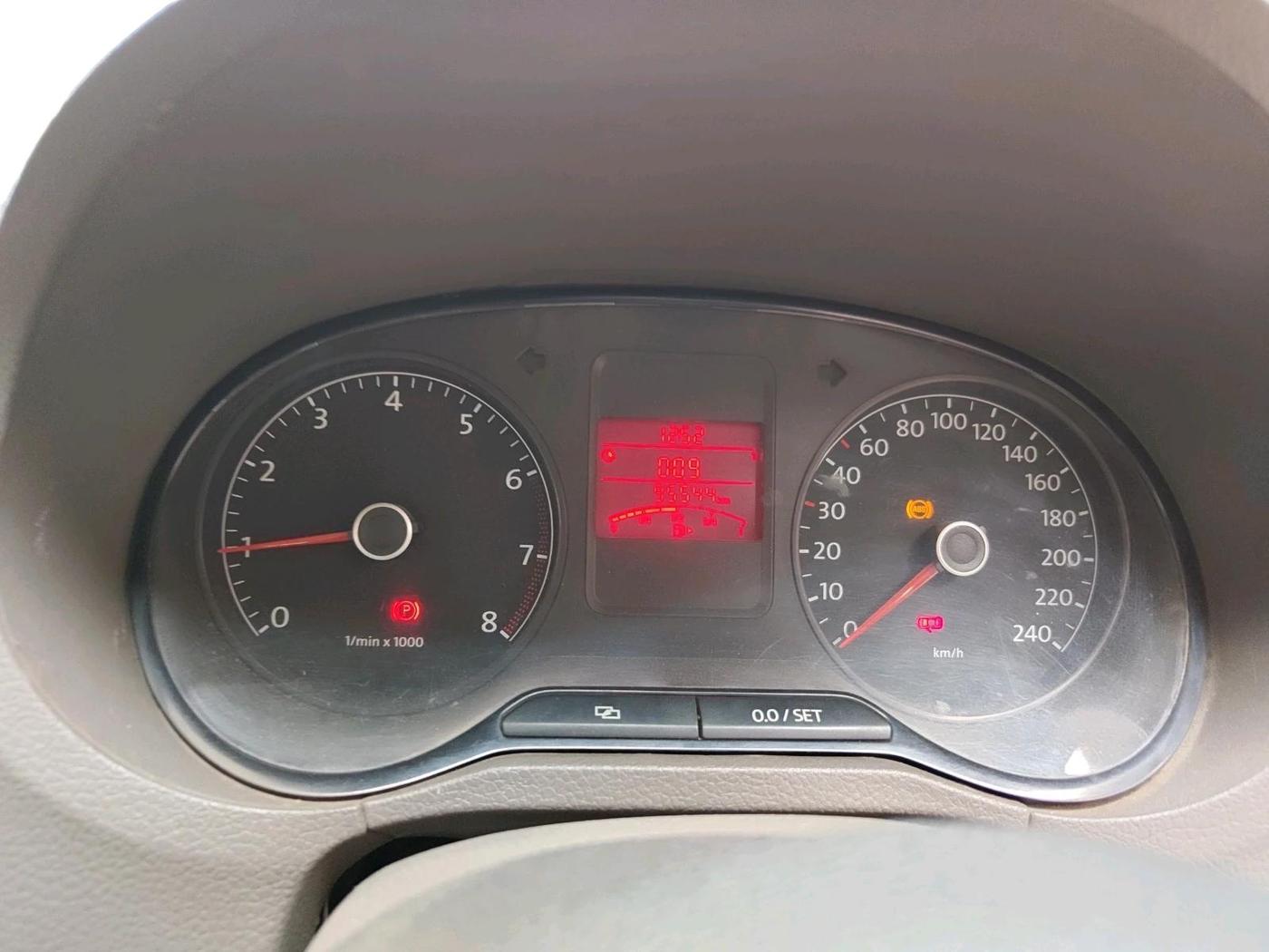 2013 Volkswagen Vento HIGHLINE 1.6 MPI, Petrol, Manual, 95,544 km, interior