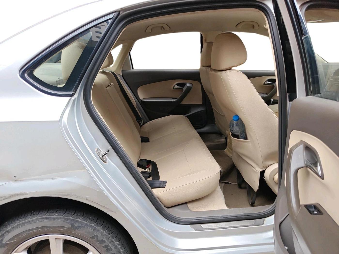 2013 Volkswagen Vento HIGHLINE 1.6 MPI, Petrol, Manual, 95,544 km, interior