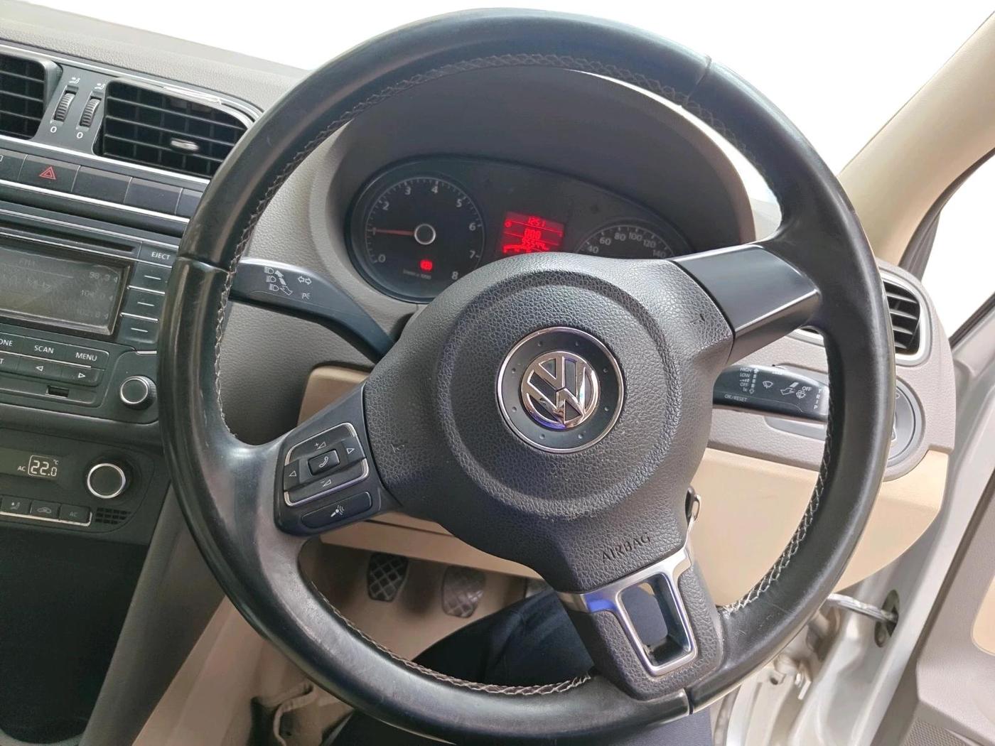 2013 Volkswagen Vento HIGHLINE 1.6 MPI, Petrol, Manual, 95,544 km, interior