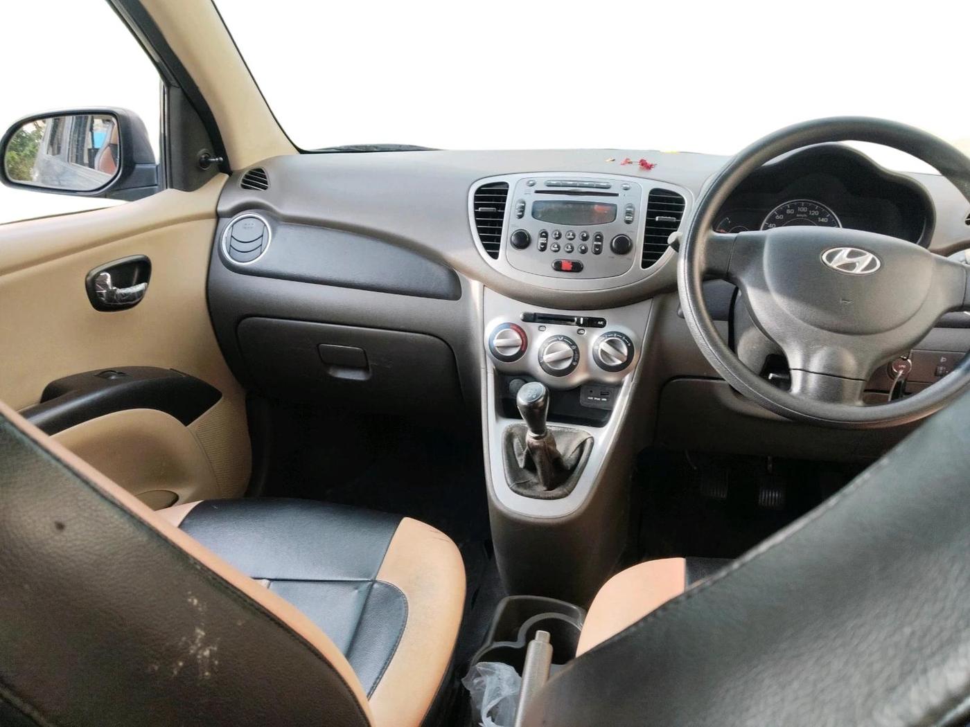 2014 Hyundai i10 SPORTZ 1.1 LPG, Petrol, Manual, 1,10,583 km, interior