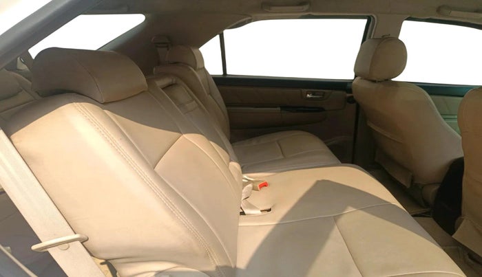 2014 Toyota Fortuner 3.0 4X2 MT, Diesel, Manual, 73,114 km, interior