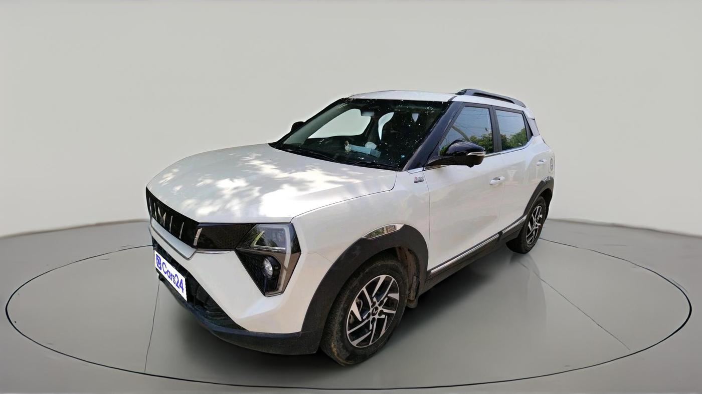 2024 Mahindra XUV 3XO AX5L 1.2 TGDi AT, Petrol, Automatic, 14,635 km, exterior