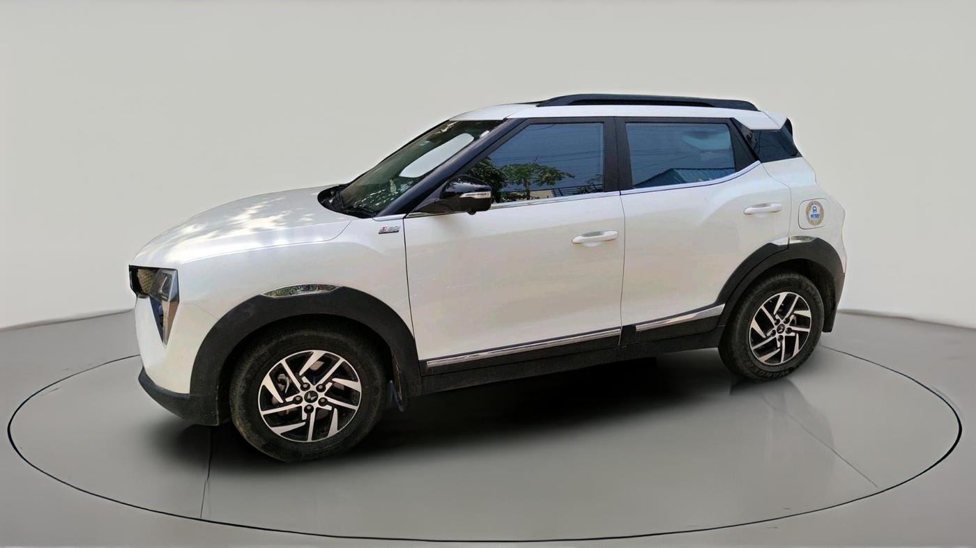 2024 Mahindra XUV 3XO AX5L 1.2 TGDi AT, Petrol, Automatic, 14,635 km, exterior