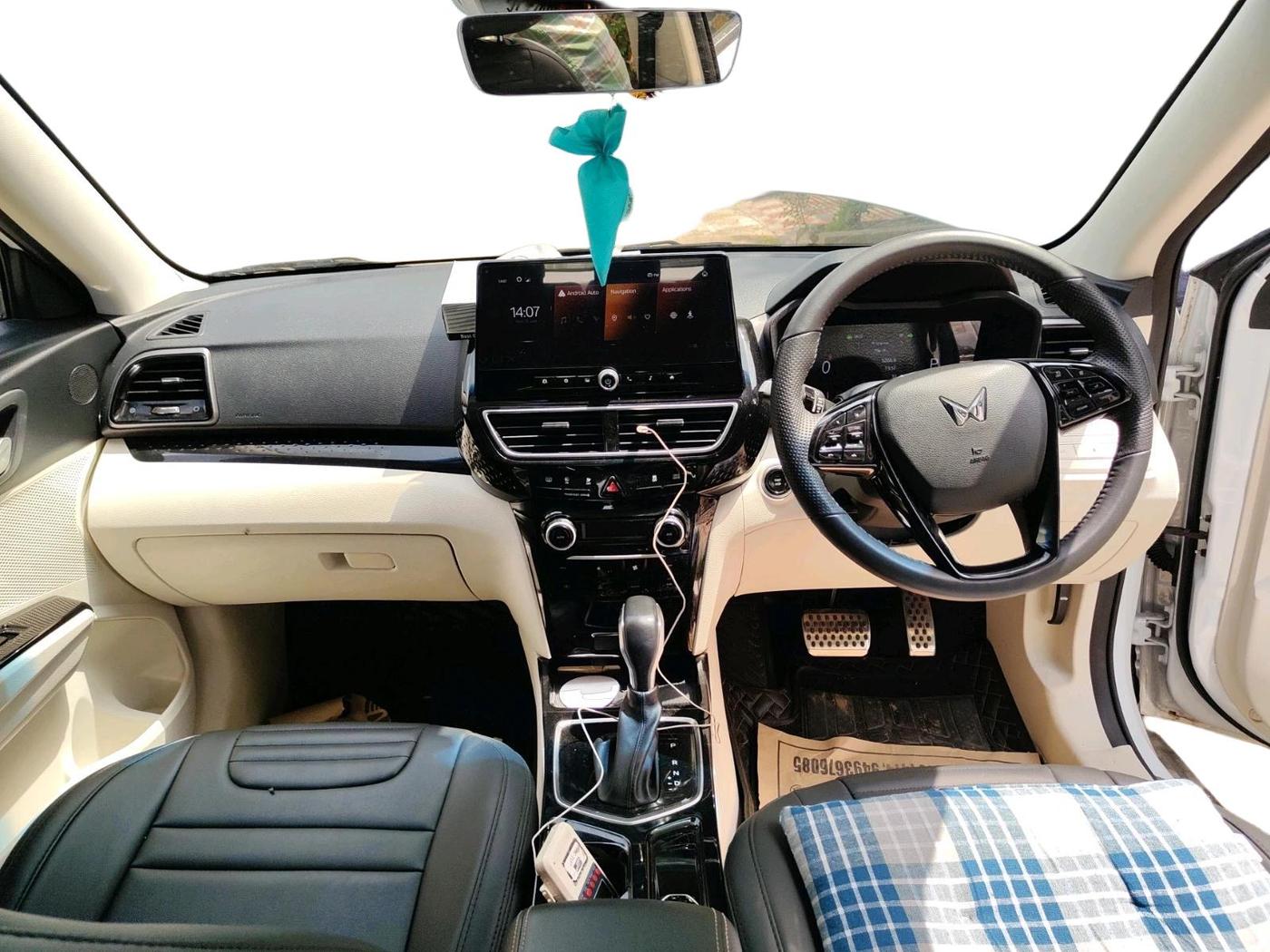 2024 Mahindra XUV 3XO AX5L 1.2 TGDi AT, Petrol, Automatic, 14,635 km, interior