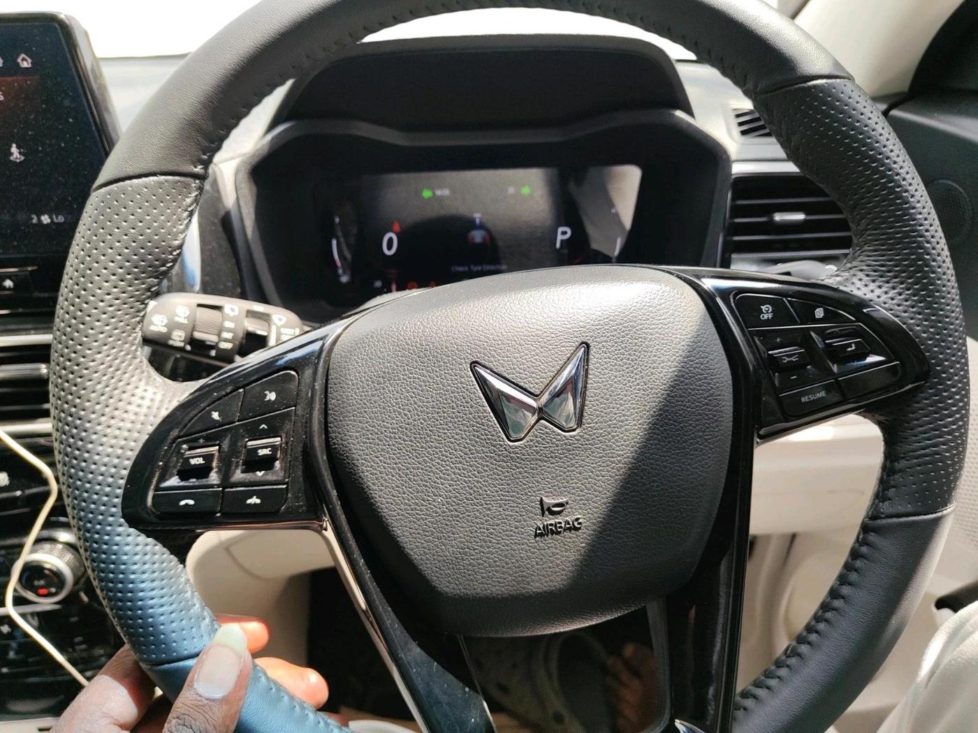 2024 Mahindra XUV 3XO AX5L 1.2 TGDi AT, Petrol, Automatic, 14,635 km, interior