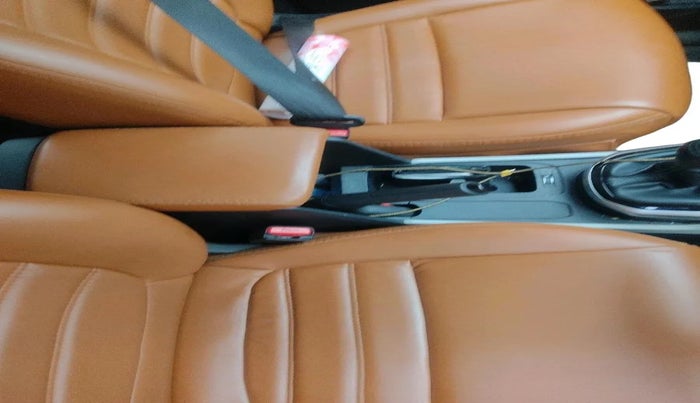 2022 KIA CARENS PRESTIGE PLUS 1.4 PETROL 7 STR, Petrol, Manual, 27,476 km, interior