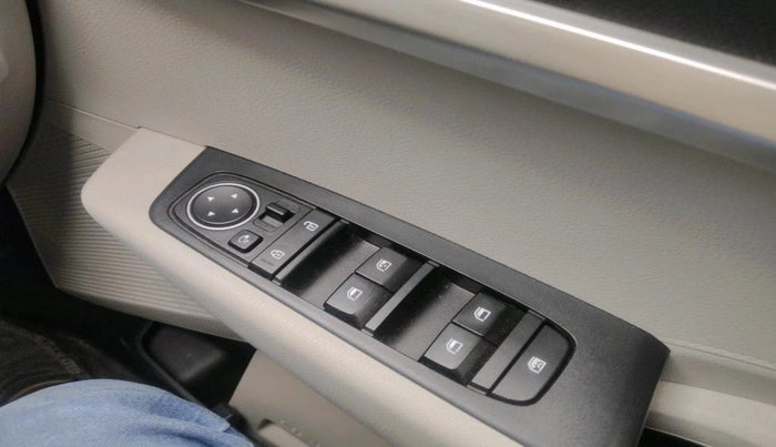 2022 KIA CARENS PRESTIGE PLUS 1.4 PETROL 7 STR, Petrol, Manual, 27,476 km, interior