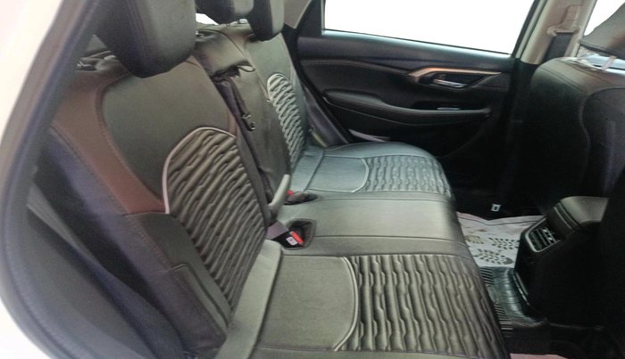 2022 Maruti Grand Vitara ZETA PLUS  HYBRID ECVT, Hybrid, Automatic, 23,839 km, interior