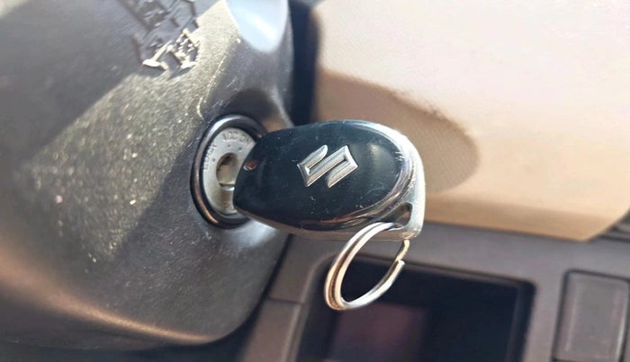 2013 Maruti Wagon R 1.0 VXI, Petrol, Manual, 1,03,057 km, interior