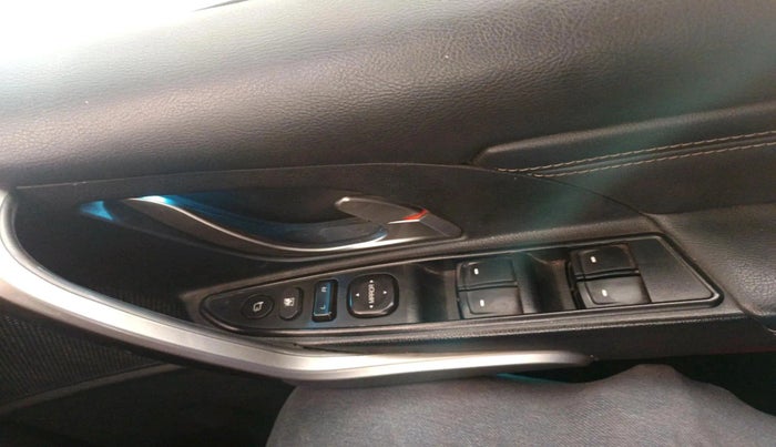 2020 Mahindra XUV500 W11, Diesel, Manual, 34,019 km, interior