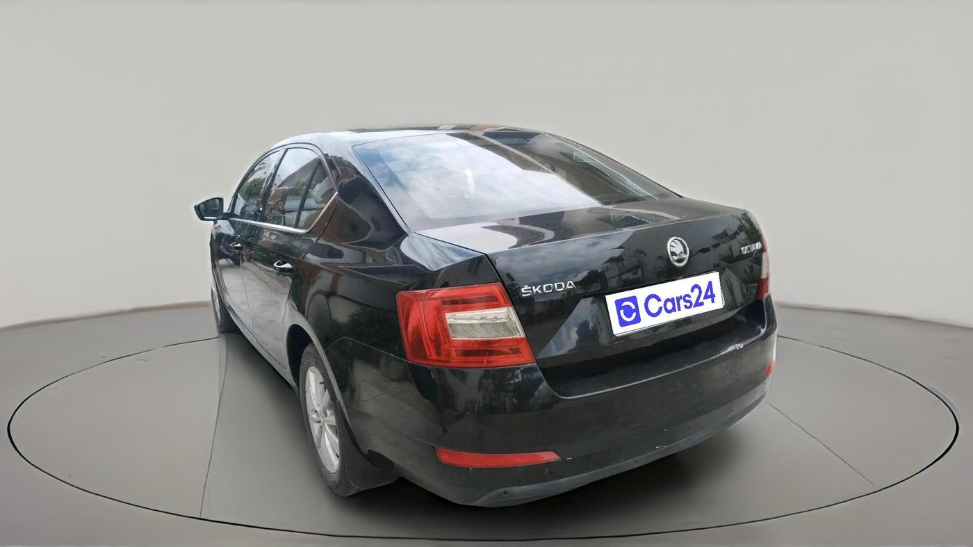 2016 Skoda Octavia 2.0 TDI CR STYLE PLUS AT, Diesel, Automatic, 2,15,239 km, exterior