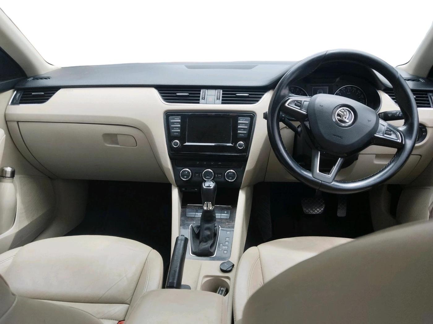 2016 Skoda Octavia 2.0 TDI CR STYLE PLUS AT, Diesel, Automatic, 2,15,239 km, interior