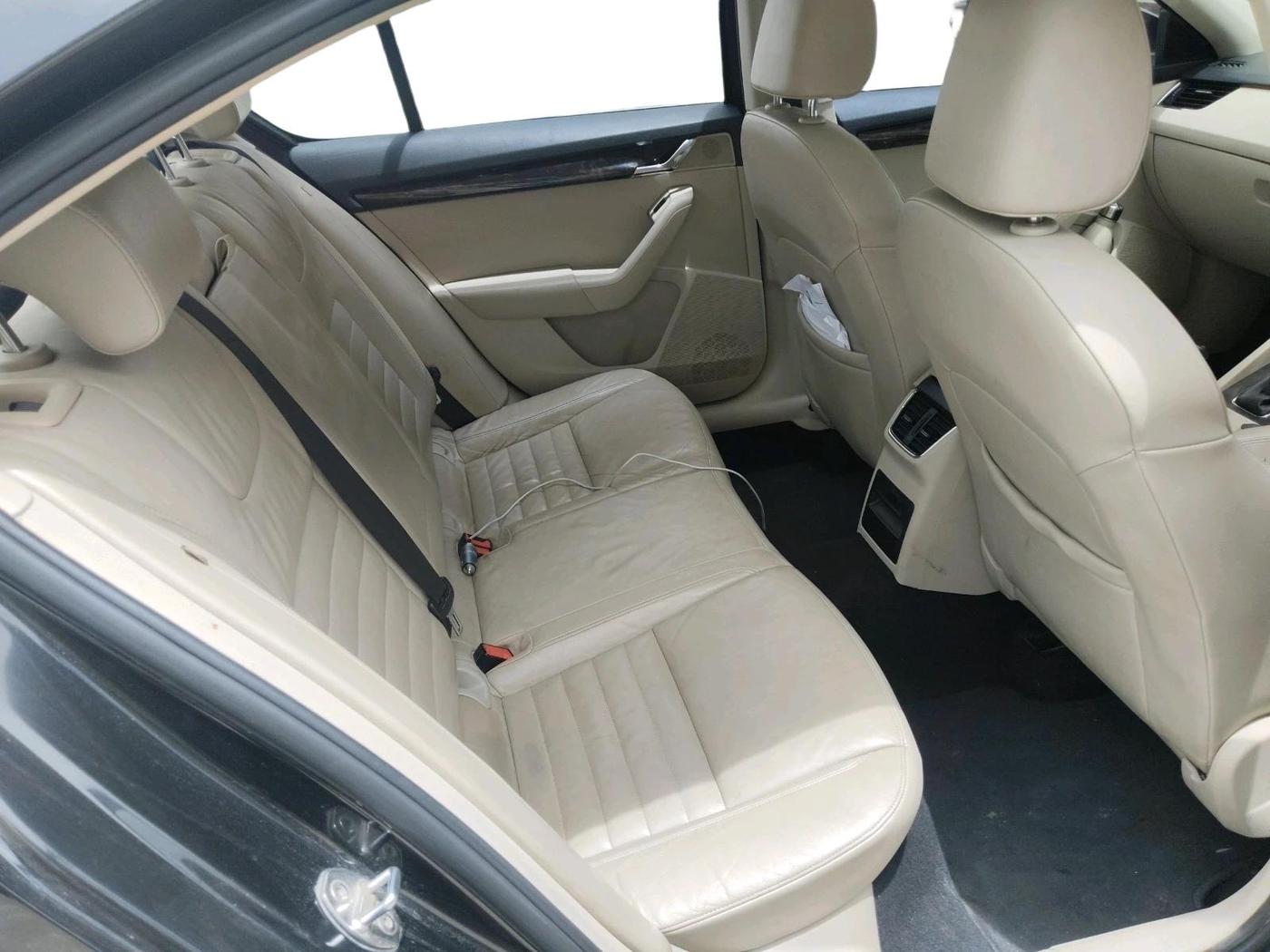 2016 Skoda Octavia 2.0 TDI CR STYLE PLUS AT, Diesel, Automatic, 2,15,239 km, interior