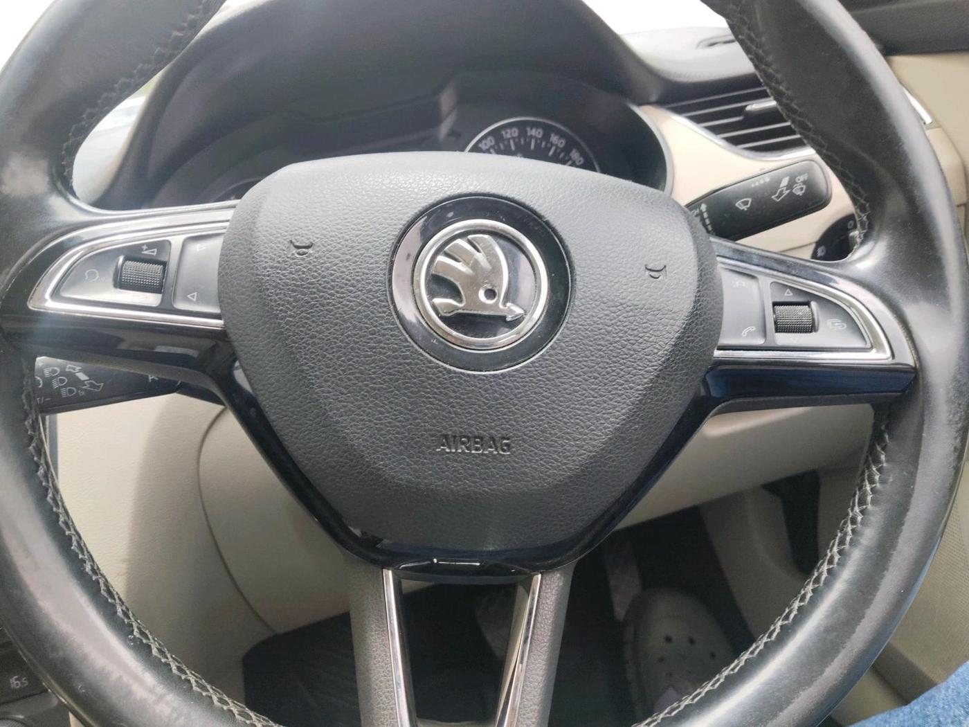 2016 Skoda Octavia 2.0 TDI CR STYLE PLUS AT, Diesel, Automatic, 2,15,239 km, interior