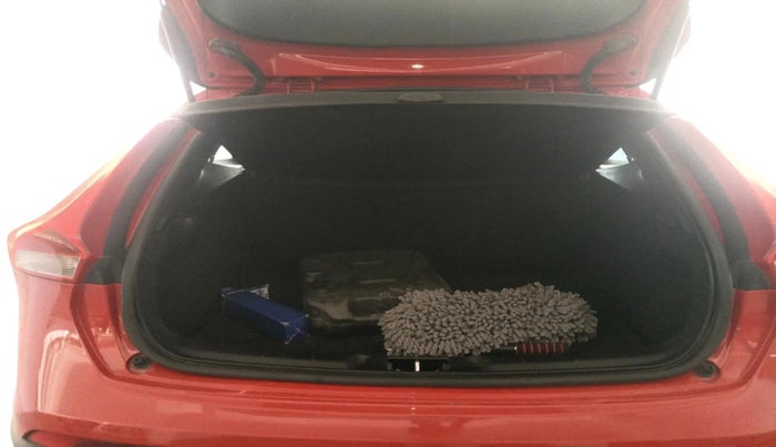 2016 Volvo V40 Cross Country D3, Diesel, Automatic, 1,13,768 km, exterior