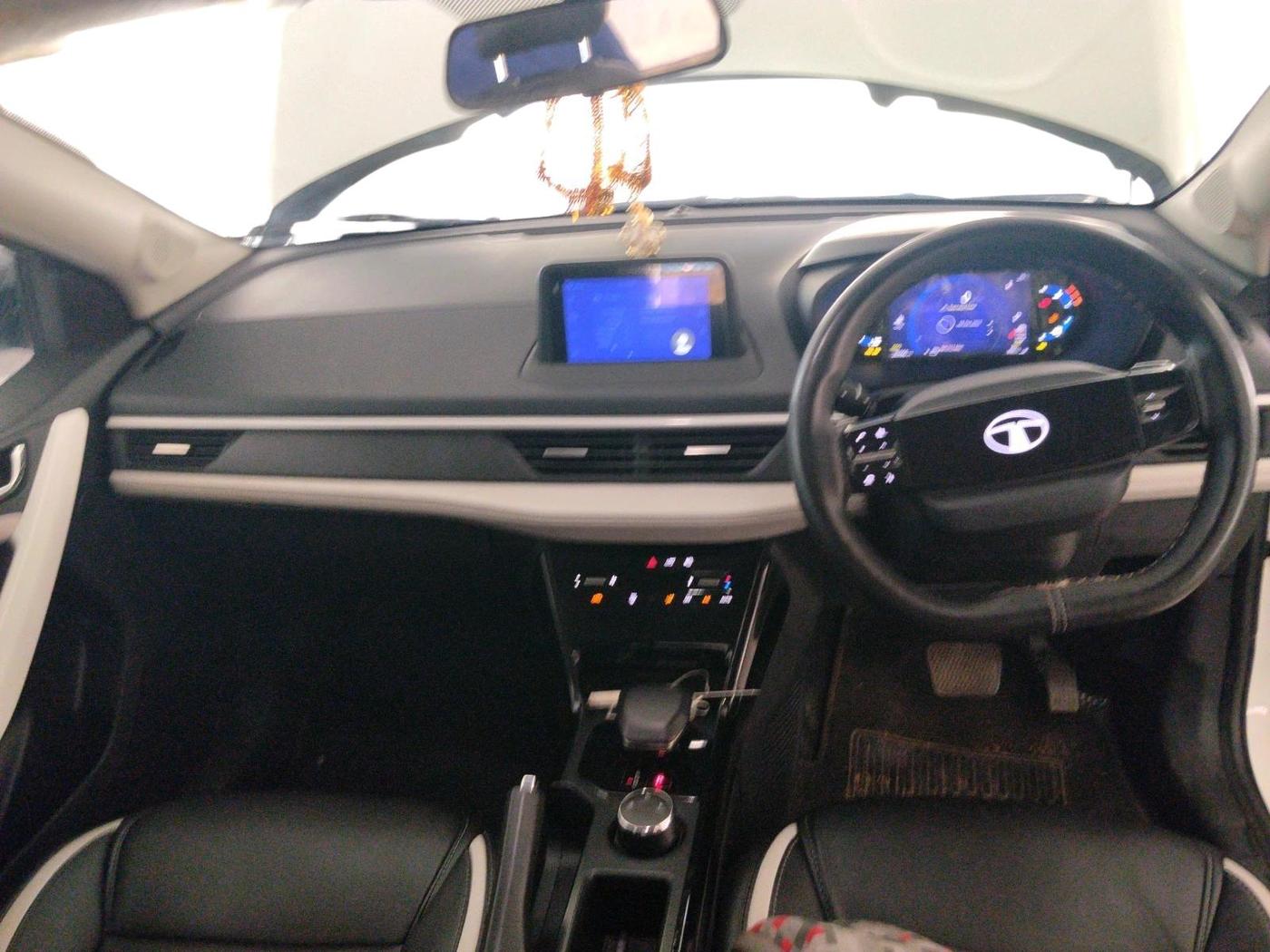 2024 Tata NEXON CREATIVE  AMT 1.2 PETROL, Petrol, Automatic, 26,996 km, interior