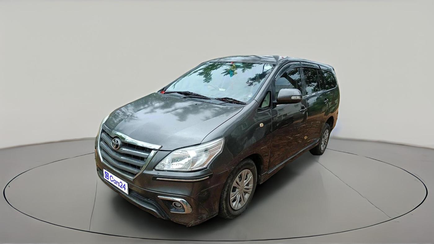 2014 Toyota Innova 2.5 GX 7 STR, Diesel, Manual, 3,04,111 km, exterior