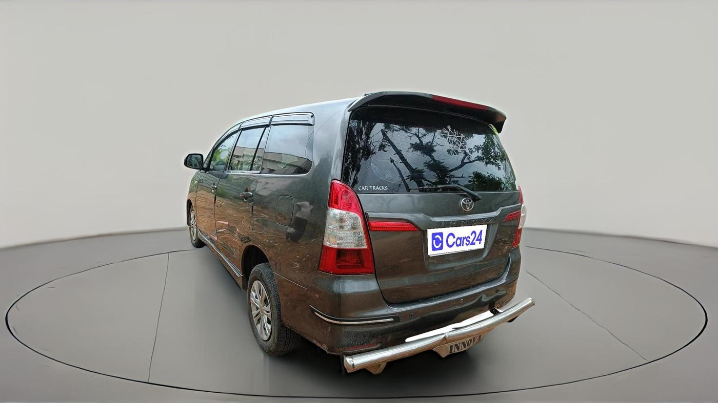 2014 Toyota Innova 2.5 GX 7 STR, Diesel, Manual, 3,04,111 km, exterior