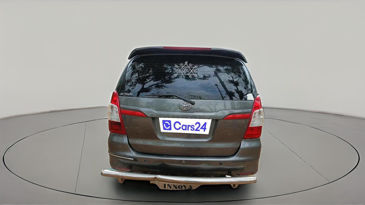 2014 Toyota Innova 2.5 GX 7 STR, Diesel, Manual, 3,04,111 km, exterior