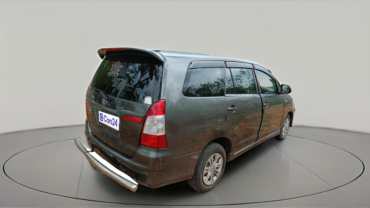 2014 Toyota Innova 2.5 GX 7 STR, Diesel, Manual, 3,04,111 km, exterior