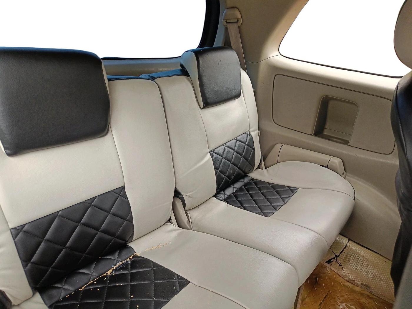 2014 Toyota Innova 2.5 GX 7 STR, Diesel, Manual, 3,04,111 km, interior