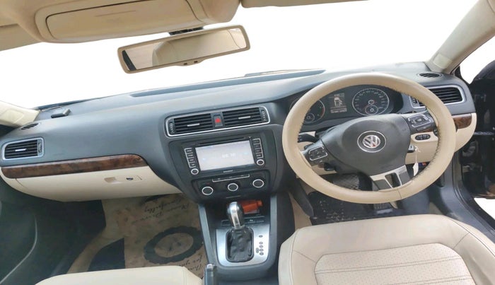 2013 Volkswagen Jetta HIGHLINE TDI AT, Diesel, Automatic, 1,67,441 km, interior