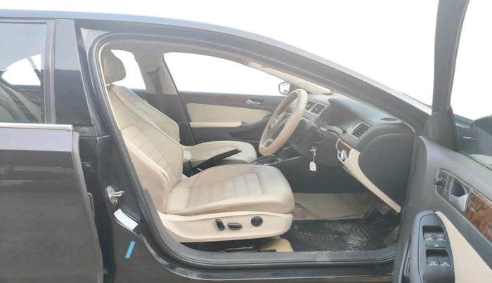 2013 Volkswagen Jetta HIGHLINE TDI AT, Diesel, Automatic, 1,67,441 km, interior