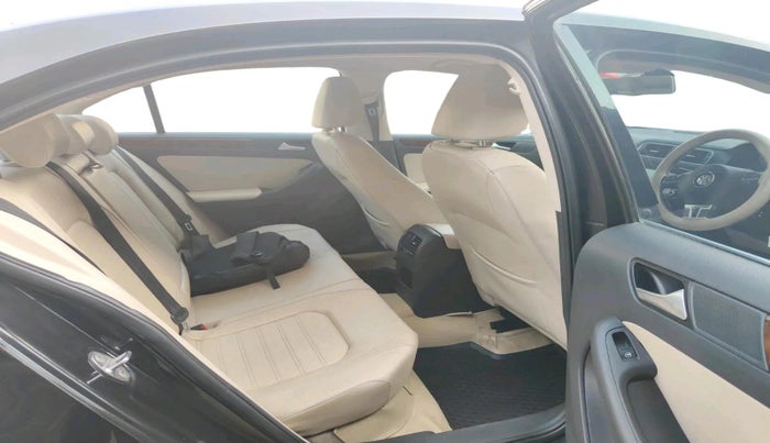 2013 Volkswagen Jetta HIGHLINE TDI AT, Diesel, Automatic, 1,67,441 km, interior