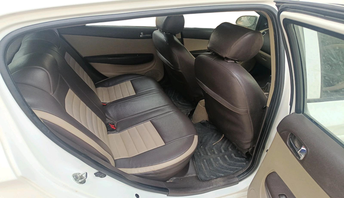 2010 Hyundai i20 MAGNA 1.2, Petrol, Manual, 1,02,440 km, interior
