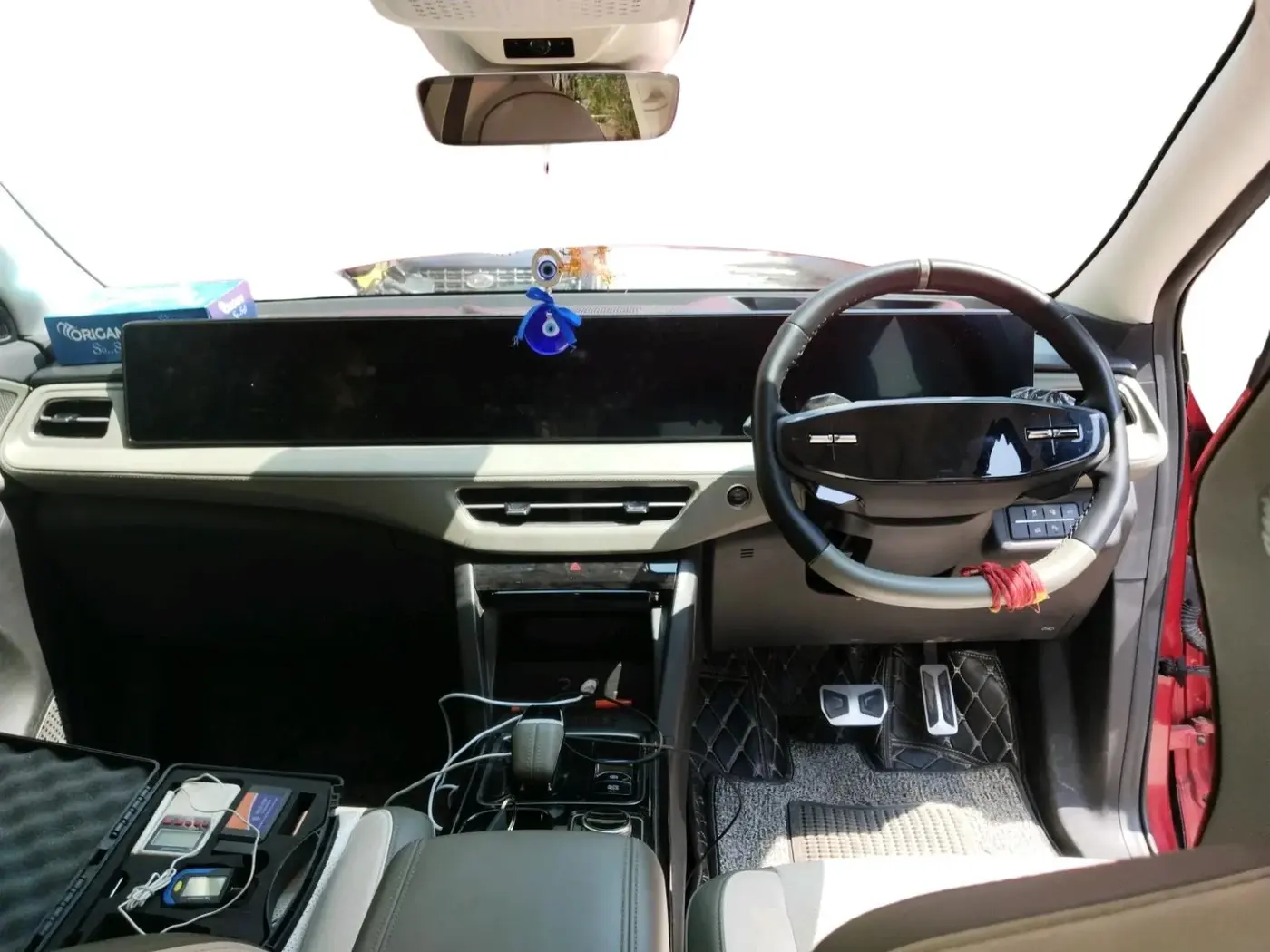 2025 Mahindra XEV 9e Pack Three B79 KWH, Electric, Automatic, 20,318 km, interior