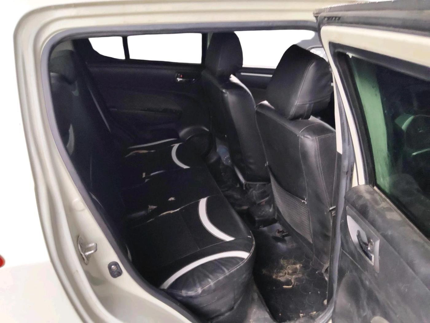 2014 Maruti Swift VXI, Petrol, Manual, 1,41,939 km, interior