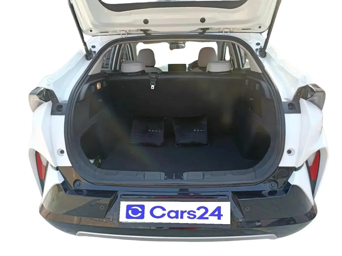 2025 Tata Curvv Creative Plus S 1.5 Diesel 7DCA, Diesel, Automatic, 4,811 km, exterior